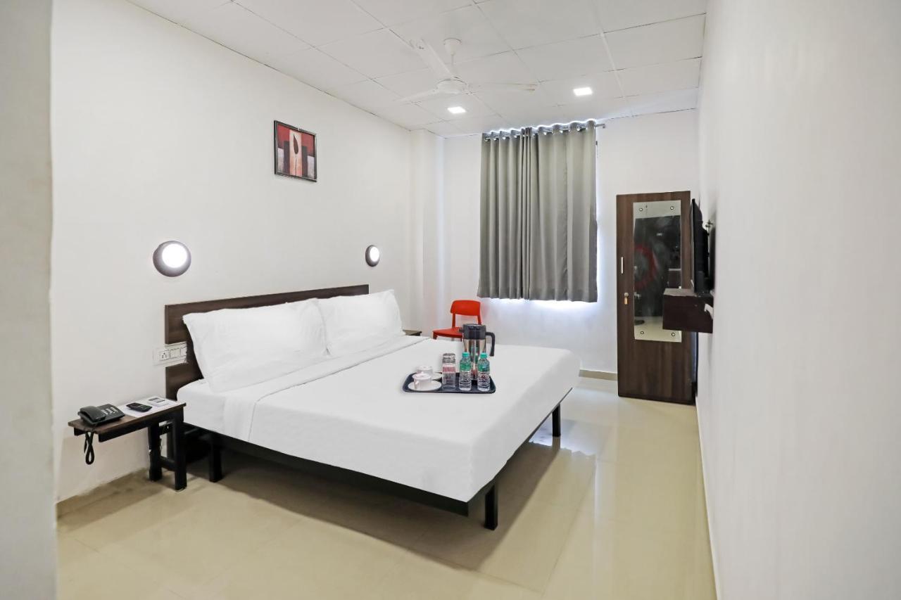 Hotel Gokul Solitaire, Surat Bhatha Dış mekan fotoğraf