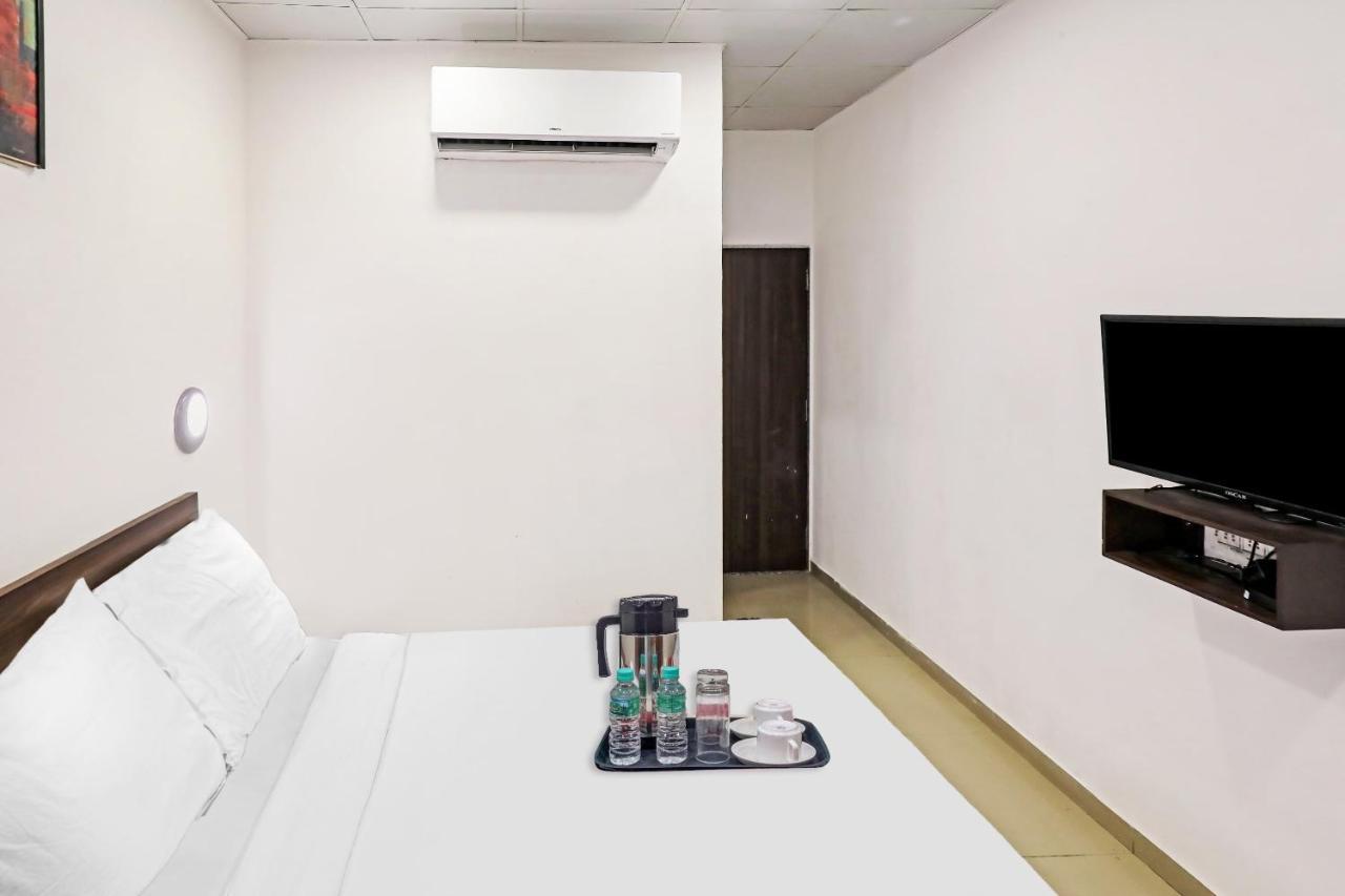 Hotel Gokul Solitaire, Surat Bhatha Dış mekan fotoğraf