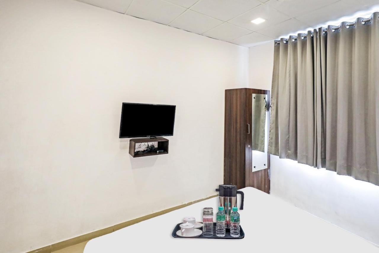 Hotel Gokul Solitaire, Surat Bhatha Dış mekan fotoğraf