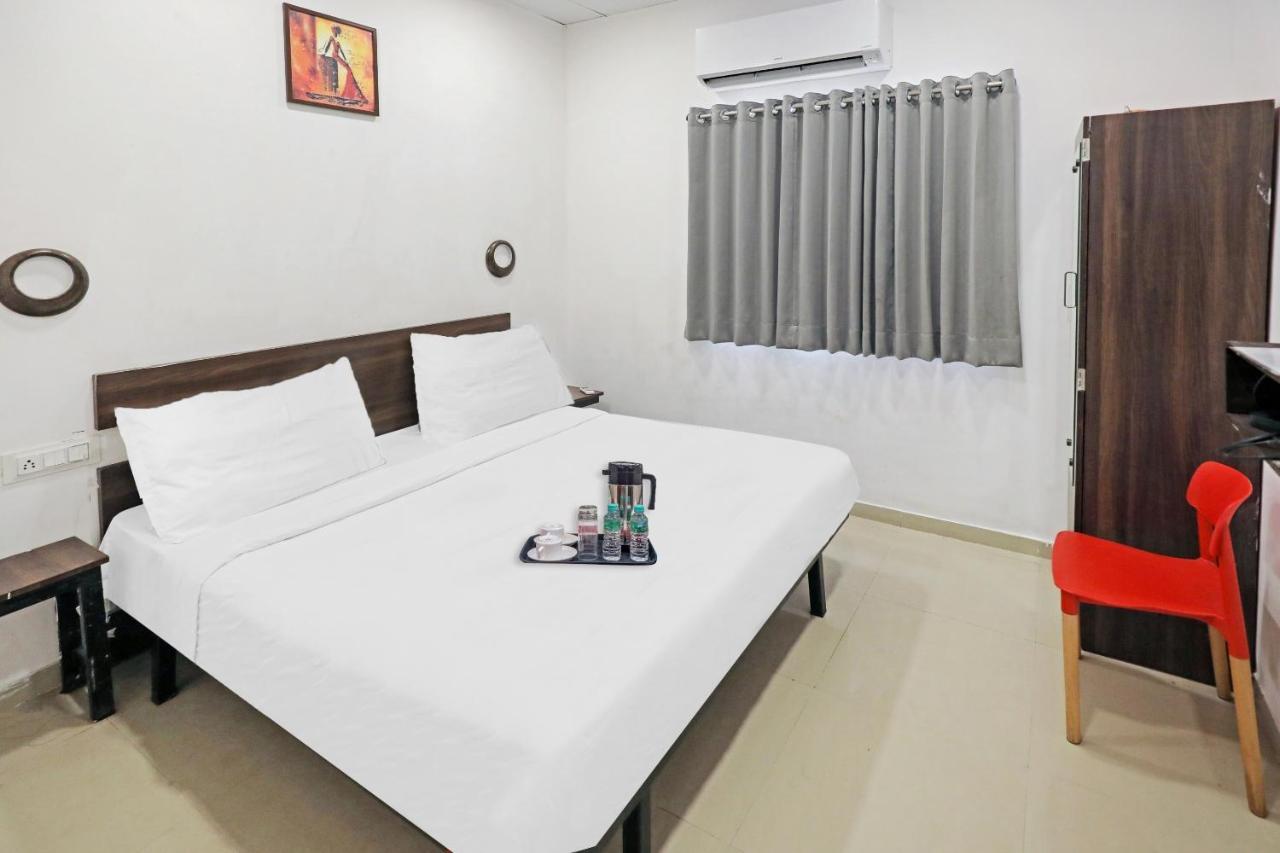Hotel Gokul Solitaire, Surat Bhatha Dış mekan fotoğraf