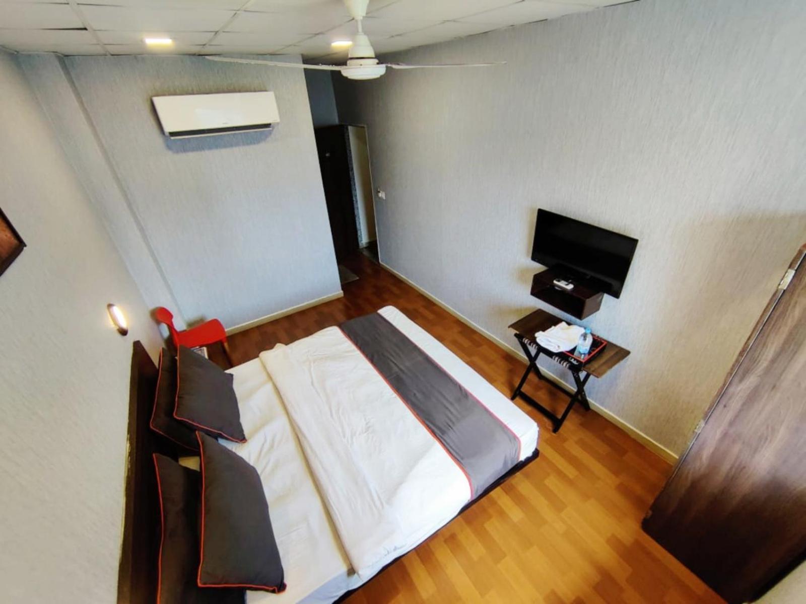 Hotel Gokul Solitaire, Surat Bhatha Dış mekan fotoğraf